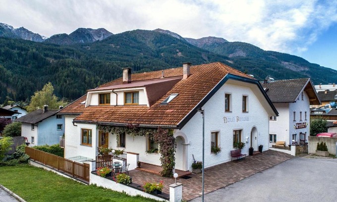 Sillian Casa | Haus Arnold - Privatzimmer und Ferienwohnungen