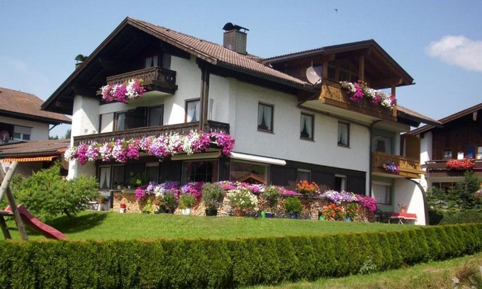 Rubi Apartamento | "Haus Enzian" - Annehmlichkeiten von 4-Sterne Familien-und Wellnesshotel Viktoria können mitgenutzt werden