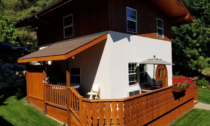 Leavenworth Chalet De Esquí | Haus Hanika B & B-The Chalet- ¡Jacuzzi privado a solo 1 milla del centro de la ciudad!