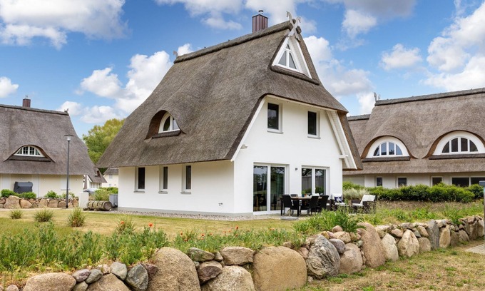 Am Salzhaff Cabaña | Haus Heimathafen with fireplace, sauna and sea view, OFC 35 - Haus Heimathafen with