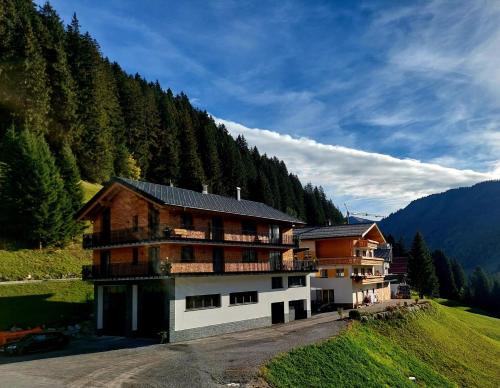 Damuels Casa | Haus Margrith Alpenblick Appartements