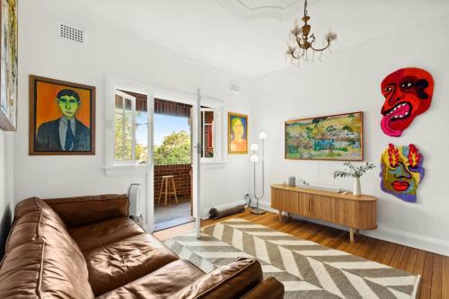 Randwick Apartamento | 'Haus of Art' Mid-Century Modern by Coogee Beach