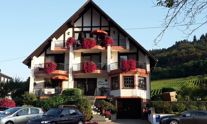 Ernst Apartamento | HAUS WEINGARTEN vacation apartment "Relax" directly on the vineyards