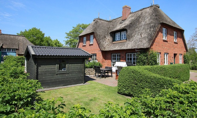 Wrixum Casa | Haushälfte in Wrixum Unter Reetdach mit 3- Zimmern und 83 qm