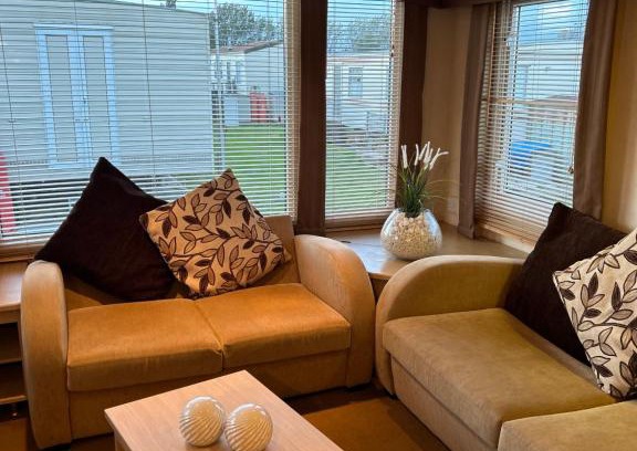 Clacton-on-Sea Otro | Havah’s