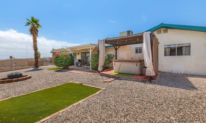 Lake Havasu City Casa | Havasu Winston | Spa | Garage Access | Central