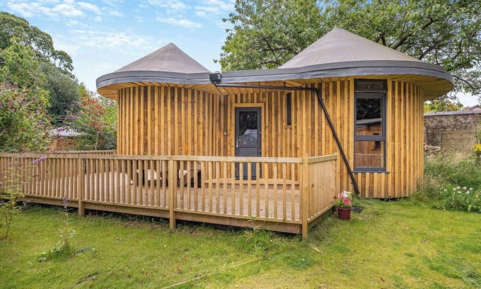 Polmont Cabaña | Have a fab time in this unique, triple-circle treehouse.