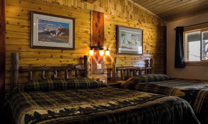Rice Lake Cabina | Have a peaceful getaway in Room 18 - The Duck Blinds - Curriers Lakeview Lodge