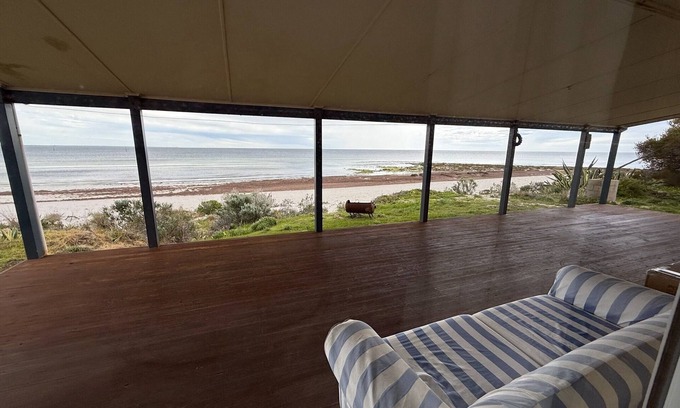 Moorowie Casa | Haven at Hardwicke-Absolute beachfront! Off Peak Special!