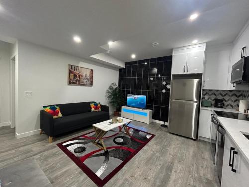 Evanston Casa | Haven Lodge, 2BR Brand New Basement Suite