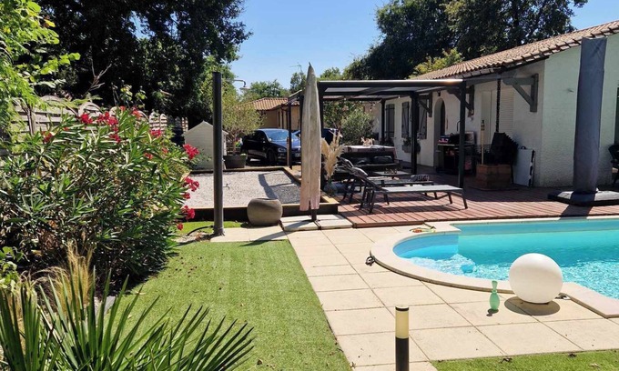 Saint-Medard-en-Jalles Casa | Haven of peace with heated pool, 30 minutes from Bordeaux and the ocean.