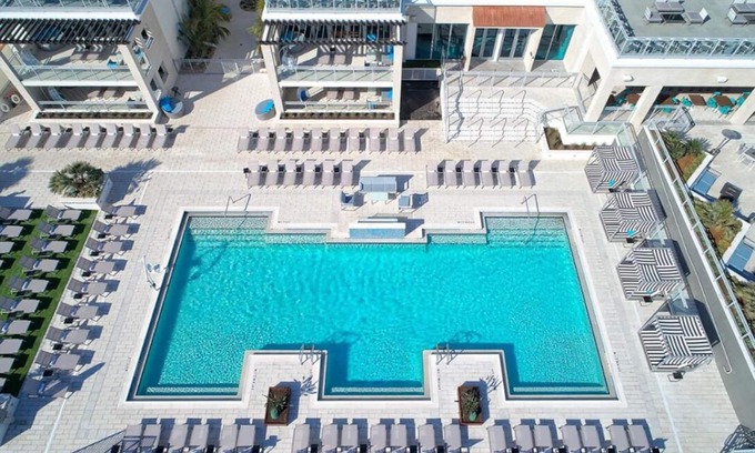 East Daytona Hotel | Haven of Indulgent Relaxation! 3 Convenient Units w/ City View, Outdoor Pool