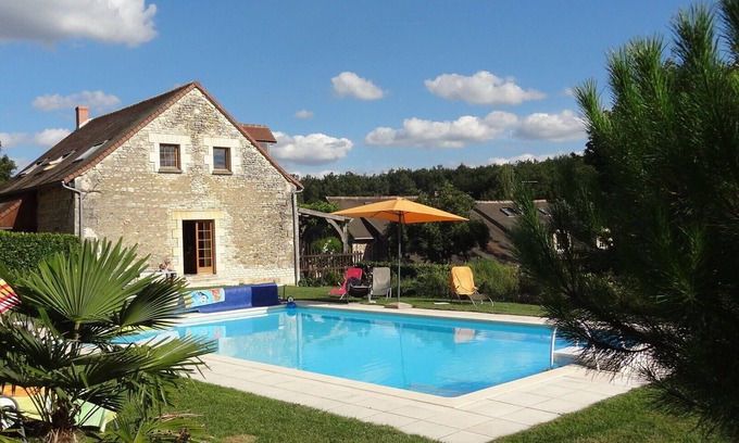 Saint-Sauveur Casa | Encantadora casa rural restaurada, 6-7 personas, ambiente tranquilo.
