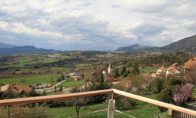 Pelleautier Casa | Un remanso de paz en Pelleautier, vista panorámica