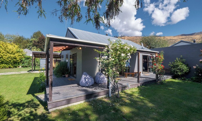 Wanaka Cabaña | Haven on Heuchan - Wanaka Holiday Home