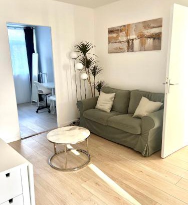 Seine-et-Marne Apartamento | Haven Park - Appartement entier spacieux de 4 chambres 10 min RER D, 35 min de Paris, NETFLIX, FIBRE OPTIQUE, PLACE DE PARKING