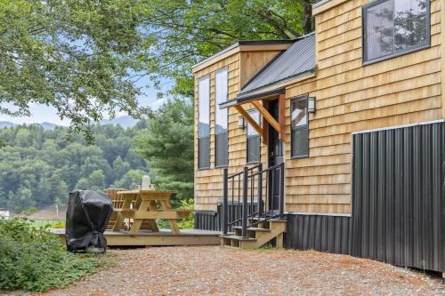 Johnson Casa | Haven Tiny House w hot tub on river near Stowe