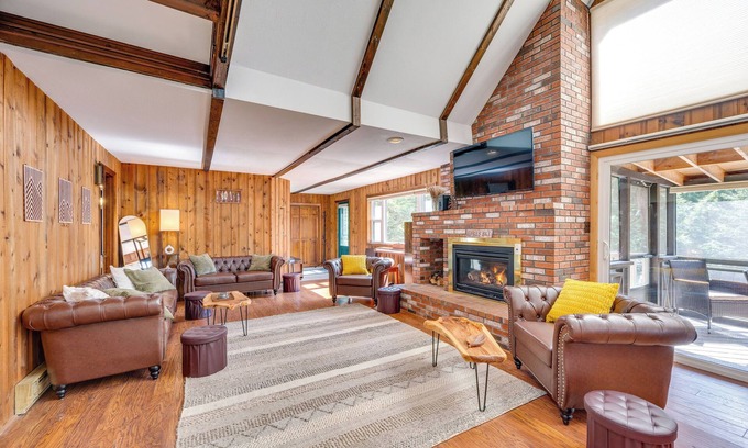 Woodsville Casa | Haverhill Mtn Retreat: Hike, Ski, Relax in Hot Tub
