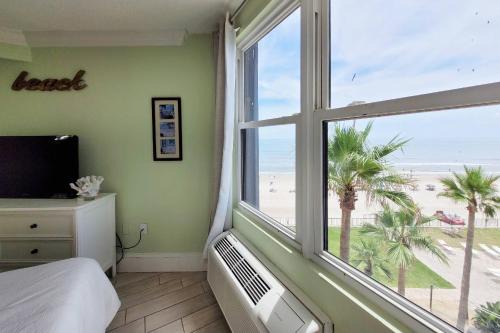 Daytona Beach Shores Casa | Hawaiian Inn Beach Resort Unit #501