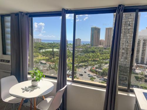 McCully - Moiliili Apartamento | Hawaiian Monarch 1804 condo