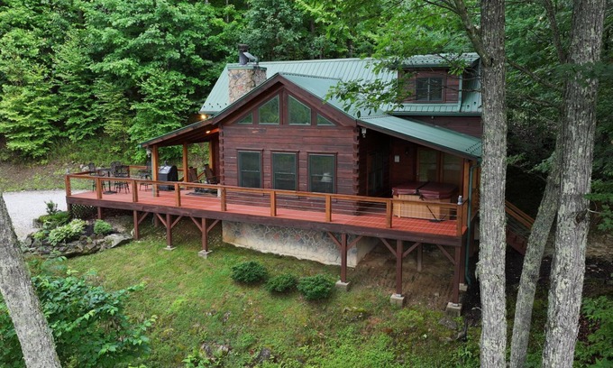 Topton Cabina | Hawk's Landing-Private Luxury Log Cabin Rental, Mountain Views, High Speed Internet, Hot Tub - 15 minutes from the NOC!