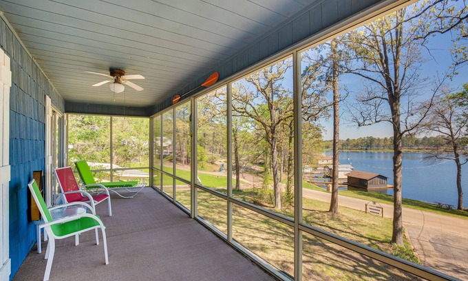 Hawkins Cabina | Hawkins Vacation Rental w/ On-Site Lake Access!