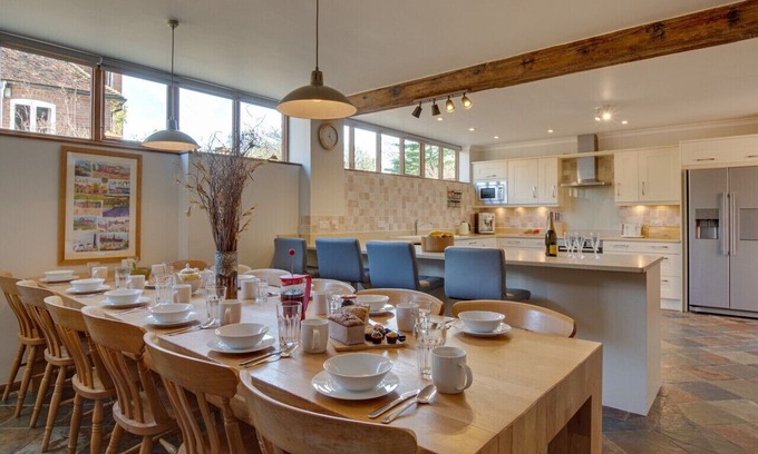 Abbess Roding Casa | Hawkridge Oast - Five Bedroom House, Sleeps 12