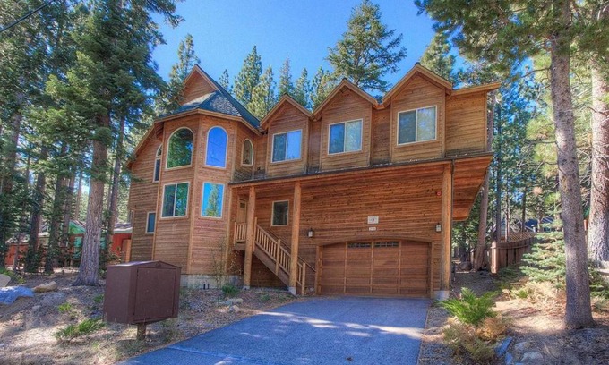 North Upper Truckee Casa | Hawks View Hideaway by Lake Tahoe Accommodations