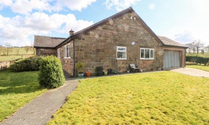 Longnor Casa | Hawksbridge Bungalow