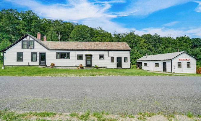 Hawley Casa | Hawley Home w/ Deck & Mtn Views: Swim, Ski & More!