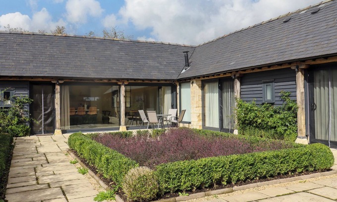 Chedworth Casa | HAWTHORN BARN, family friendly, with open fire in Northleach
