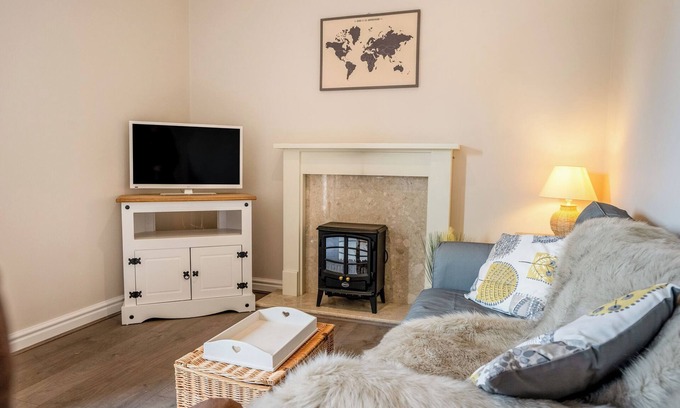 Richmond Cabaña | HAWTHORN COTTAGE, pet friendly, with open fire in Eppleby