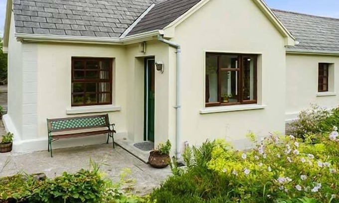 Tubbercurry Cabaña | Hawthorn Farm Cottage, CURRY, CONDADO SLIGO