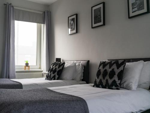 Ashington Casa | Hawthorn House-Sleeps 4-Pet friendly-Parking