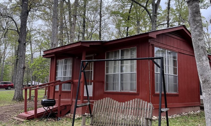 Hemphill Cabaña | Hawthorne Fish & Fun Guest house