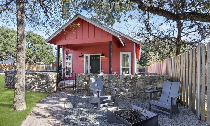 Dripping Springs Casa | Haydon Cottage I Romantic, Dripping Springs