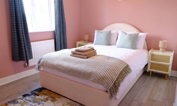 Swindon Casa | Haydon Stays Swindon ( 5Bed sleeps 9)