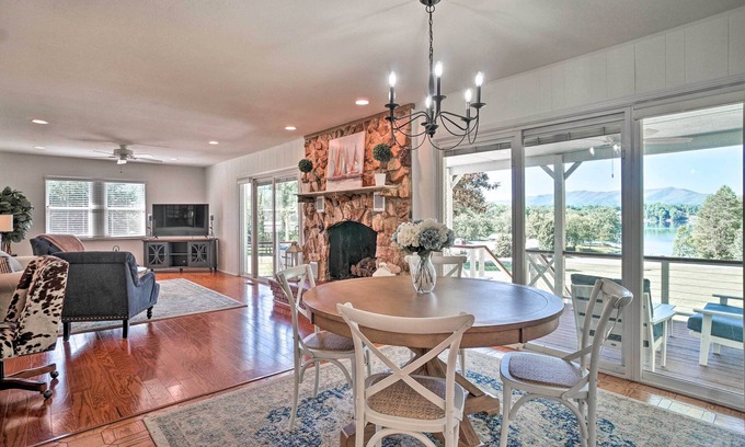 Hayesville Casa | Hayesville Lake Getaway w/ Balcony & Mtn Views!