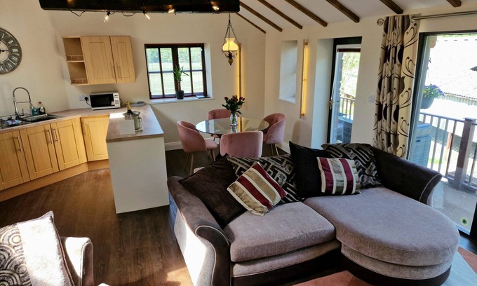 Gilcrux Cabaña | Hayloft Cottage, Romantic pet Friendly Cottage Near Lake District National Park