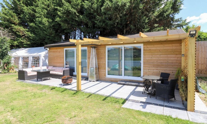 Wouldham Cabaña | HAYMENS WHARF, family friendly, character holiday cottage in Wouldham