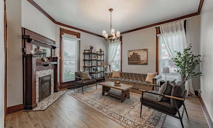 Evansville Casa | Haynie's Corner “Historic Indigo House”