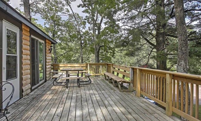 Hayward Cabina | Lakefront Hayward Cabin w / Dock en Williams Resort!