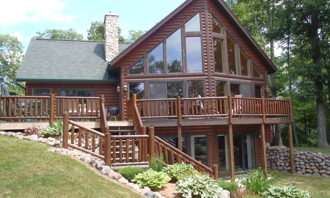 Hayward Chalet De Esquí | Hayward - Agua clara 5.100 Acre Lac Courte Lago Oreilles. Recientemente remodelado.