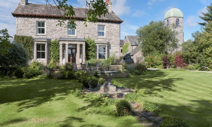 Carnforth Casa | Hazel Grove House