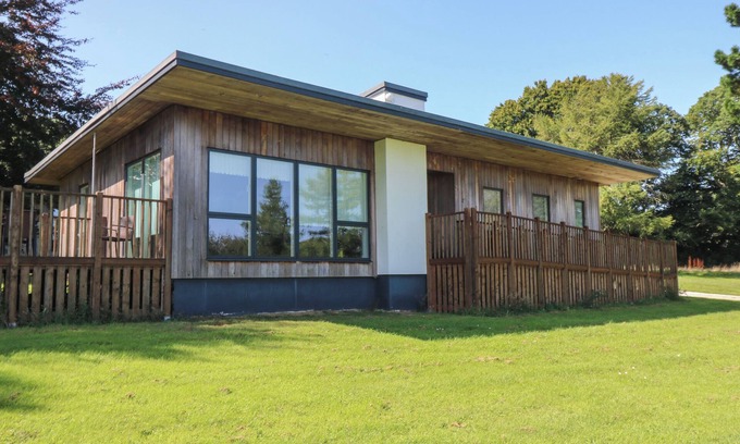 Carnon Downs Cabaña | HAZEL, with open fire in Truro