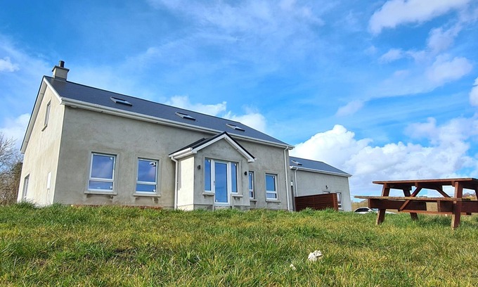 Letterkenny Casa | Hazelwood Lodge: Modern Bright & Spacious Bungalow with a Beautiful Valley View.
