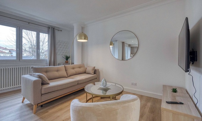 Ile Verte Apartamento | #HE | The Golden Escape 🪙 | Ile Verte, luminous, renovated