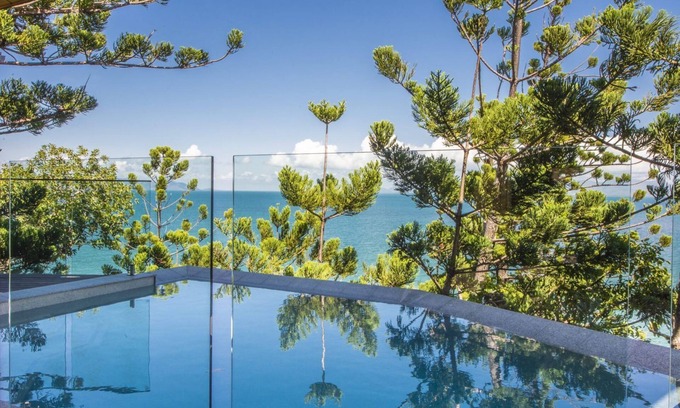 Picnic Bay Casa | Headland House - Picnic Bay, QLD