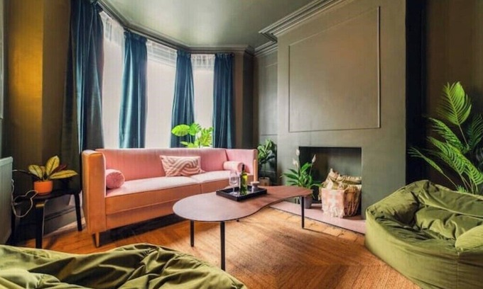 Gabalfa Casa | Headline: Stylish City Living with Garden