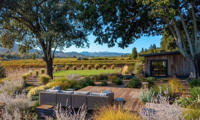Geyserville Casa | Healdsburg 3-Bedroom Home Surrounded by Manicured Gardens and Stunning Vineyards
